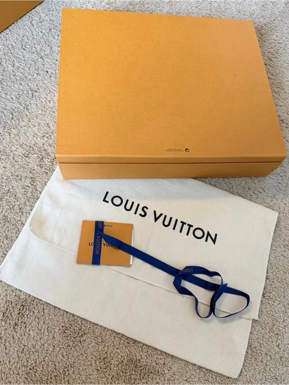 LOUIS VUITTON